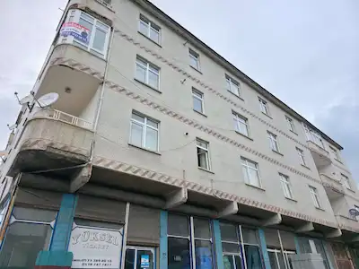 REMAX İLKE'DEN ŞEHİR MERKEZİ'NDE 3+1 SATILIK ARA KAT DAİRE