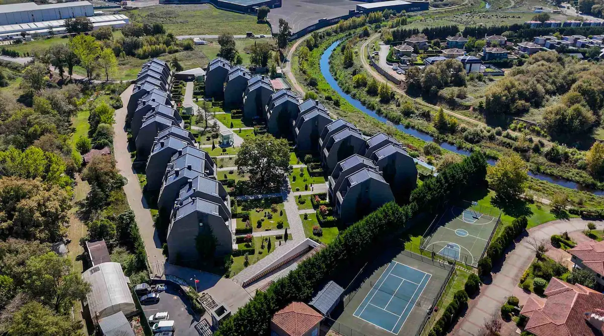 ÇEKMEKÖY TEPE AURA SITESINDE 160 M2 SATILIK 3+1 DAIRE
