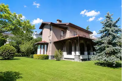 REMAX BEYAZ BADEMLI AKMANKENT 1 SITESINDE KÖŞE VILLA