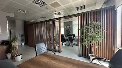 NITELIKLI PLAZA METROYA YAKIN 270M2 FULL DEKORASYONLU HAZIR OFIS