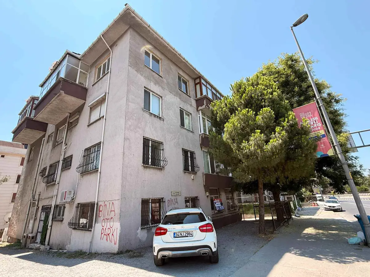 YEŞİLKÖY HAVUZLU KAVŞAĞI ÜZERİNDE KİRALIK 1+1 OFİS