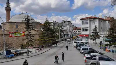 AFYON BOLVADİN RESMİ YOLA CEPHELİ 18444M2 SATILIK TARLA