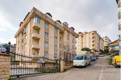ÜSKÜDAR’DA SİTE İÇİNDE 250 M² BRÜT 5+2 DUBLEKS DAİRE | 3 BANYO | ÇİFT CEPHE