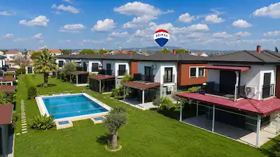 KONFORLU VE AYRICALIKLI BIR YAŞAM SIZI BEKLIYOR