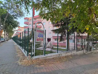  NERMIN MEHMET ÇEKIÇ A.LISESI YAKINI  MERKEZ 84 SITESI 125 M2 3+1 BOŞ