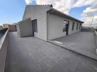 E5 HATTI CADDE ÜZERİNDE 360 M2 TERASLI KİRALIK BÜRO & OFIS