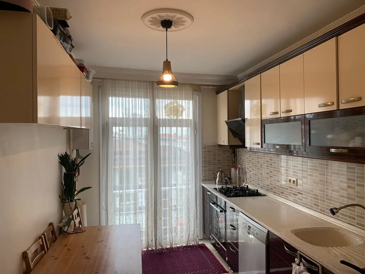 PENDİK KAYNARCA’DA 3+1 | 110 M² BRÜT | 5. KAT | BALKONLU | MERKEZİ ISITMA (PAY ÖLÇER)