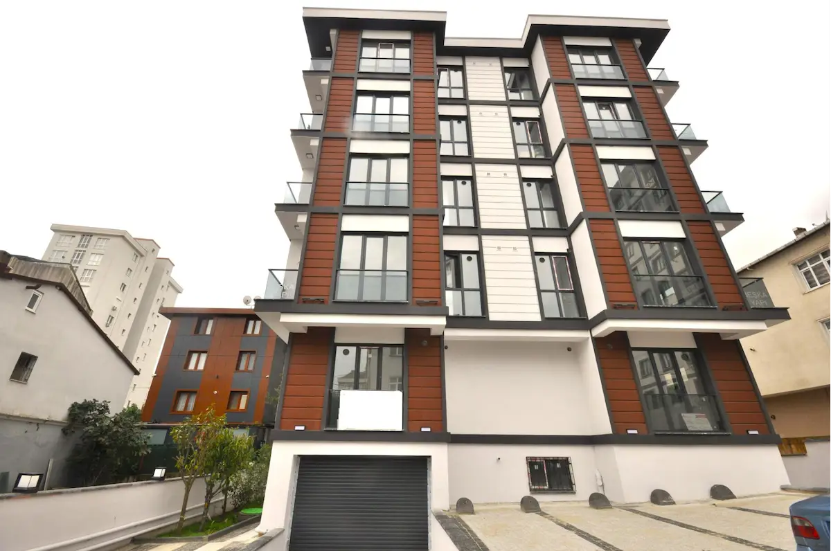 ÜMRANİYE NECİP FAZILDA METROYA YAKIN OTOPARKLI SIFIR 1+1