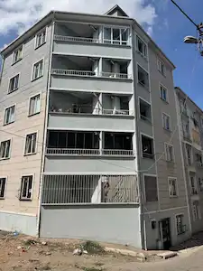 REMAX LAND DEN ÇORLU CEMALİYE EFE SOKAKTA 4. KAT BALKONLU 1+1 KIRALIK DAIRE