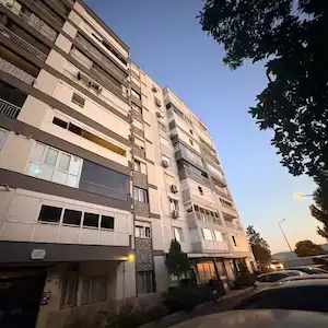 22 ÇİĞLİ YAKAKENT MAHALLESİ’NDE 3+1 ARA KAT ÇİFT CEPHE ASANSÖRLÜ ÇİFT BALKON