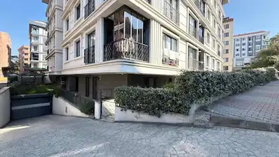 BAKIRKÖY ZUHURATBABA YENİ BİNADA, BAHÇE KULLANIMLI 1+1 DAİRE