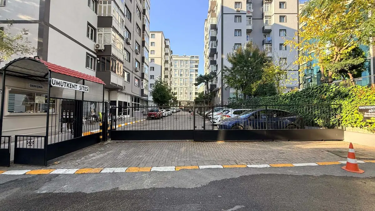 MALTEPE ALTAYÇEŞME UMUTKENT SITESINDE KISMI EŞYALI KIRALIK DAIRE