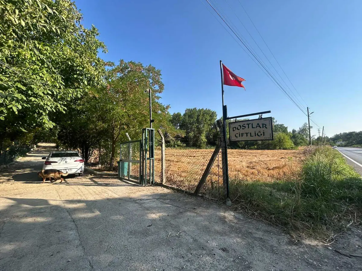 KIRKLARELİ PINARHİSAR ATAKÖY’DE ANA ASFALTA CEPHELİ SATILIK ÇİFTLİK