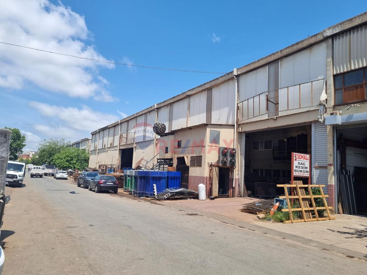 DUDULLU OSB DES SANAYİ SİTESİ 400 m2 TABAN CEPHELİ FIRSAT DÜKKAN