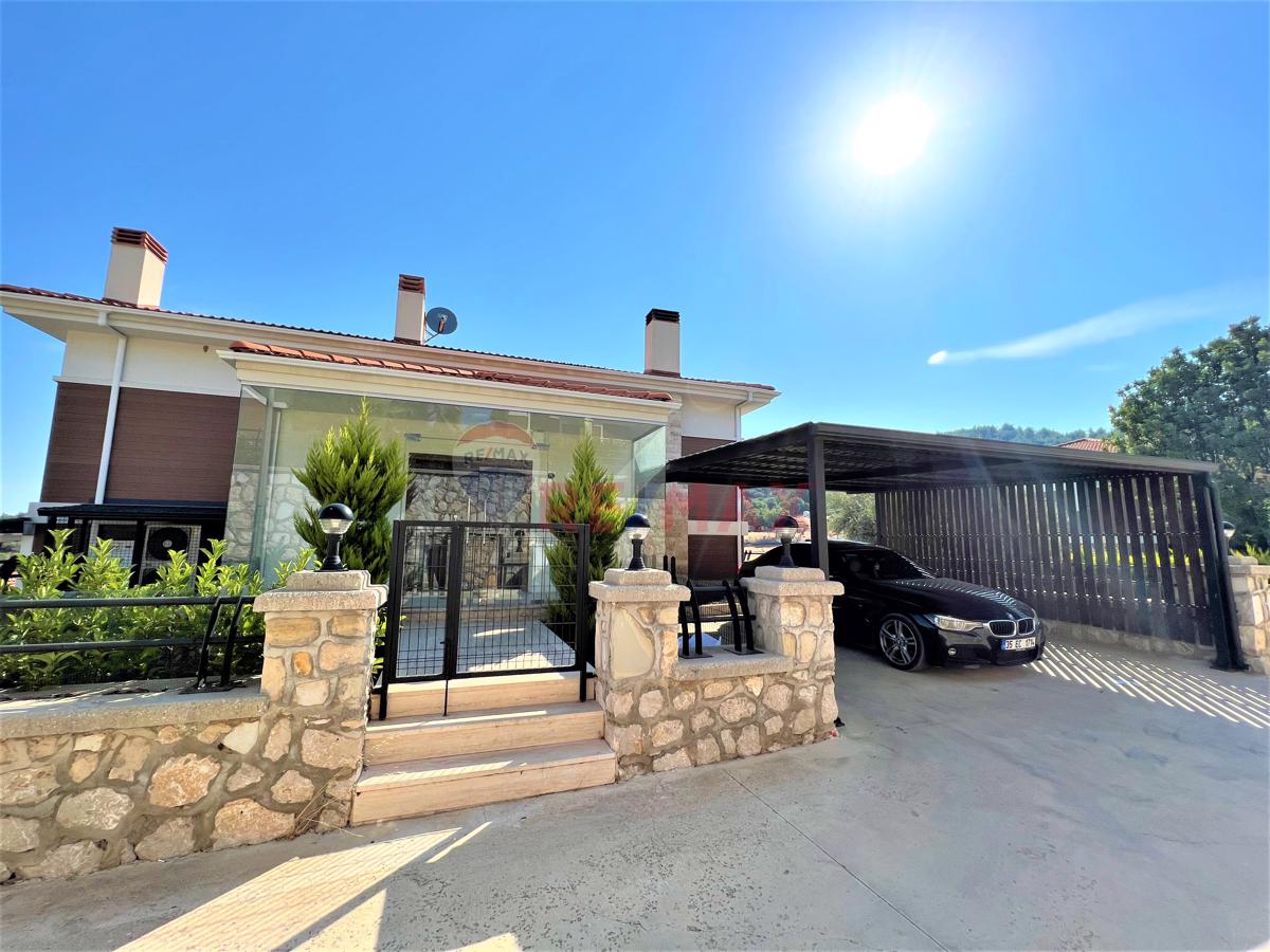 REMAX YELKEN'DEN GÜZELBAHÇE DE GÜVENLİKLİ SİTE İÇİ DENİZ MANZARALI MÜSTAKİL VİLLA