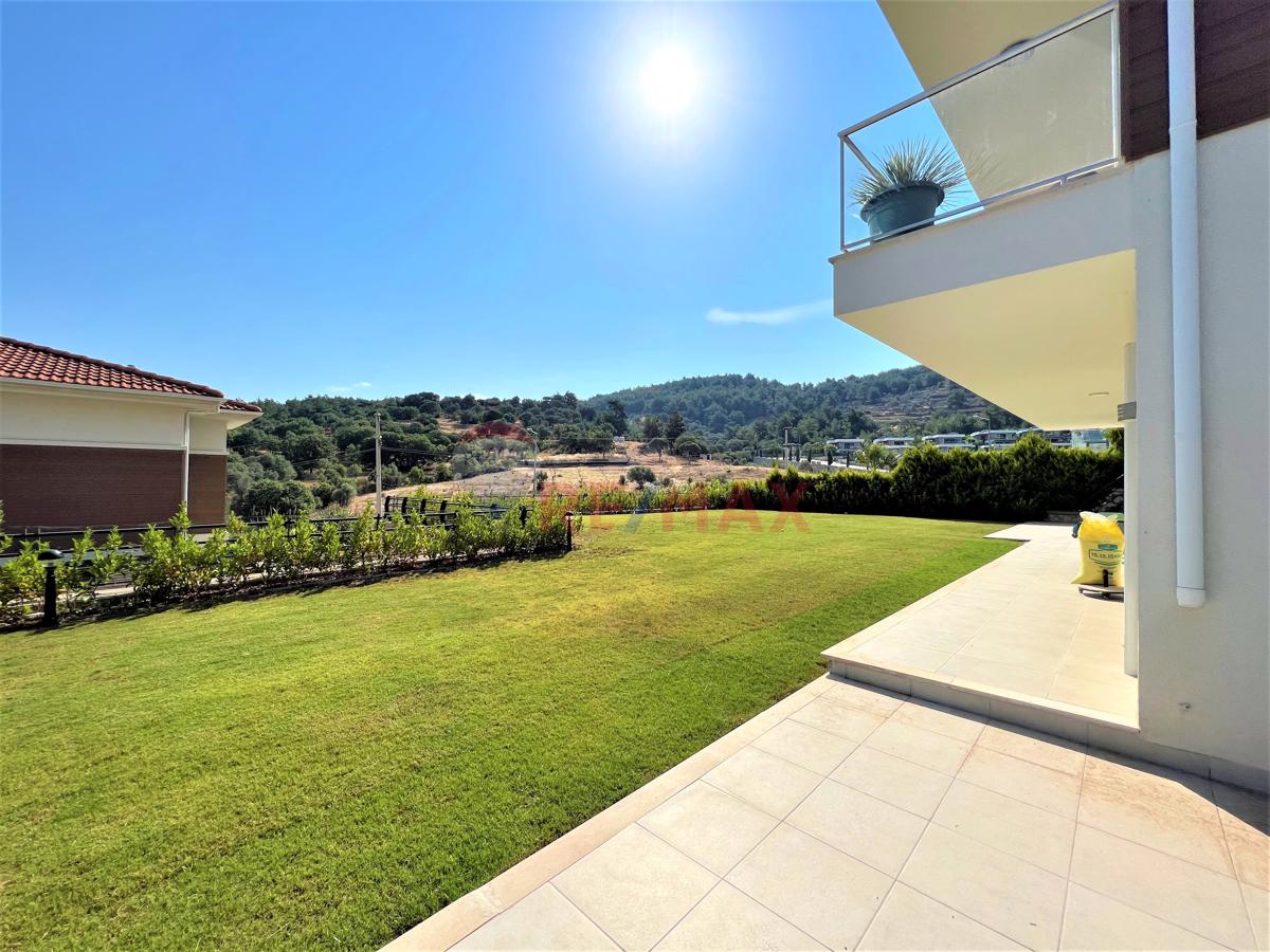 REMAX YELKEN'DEN GÜZELBAHÇE DE GÜVENLİKLİ SİTE İÇİ DENİZ MANZARALI MÜSTAKİL VİLLA