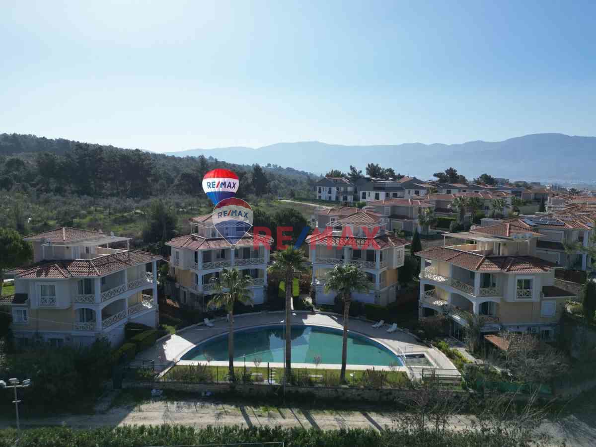 KUŞADASI SOĞUCAK AEGEAN BREAZE SİTESİNDE DENİZ MANZARALI 3+1 SATILIK VİLLA