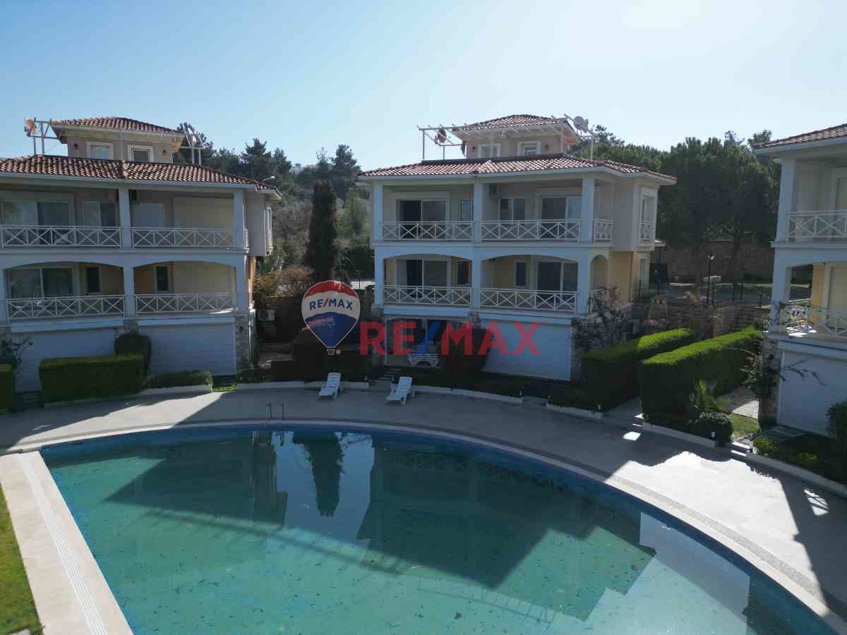 KUŞADASI SOĞUCAK AEGEAN BREAZE SİTESİNDE DENİZ MANZARALI 3+1 SATILIK VİLLA