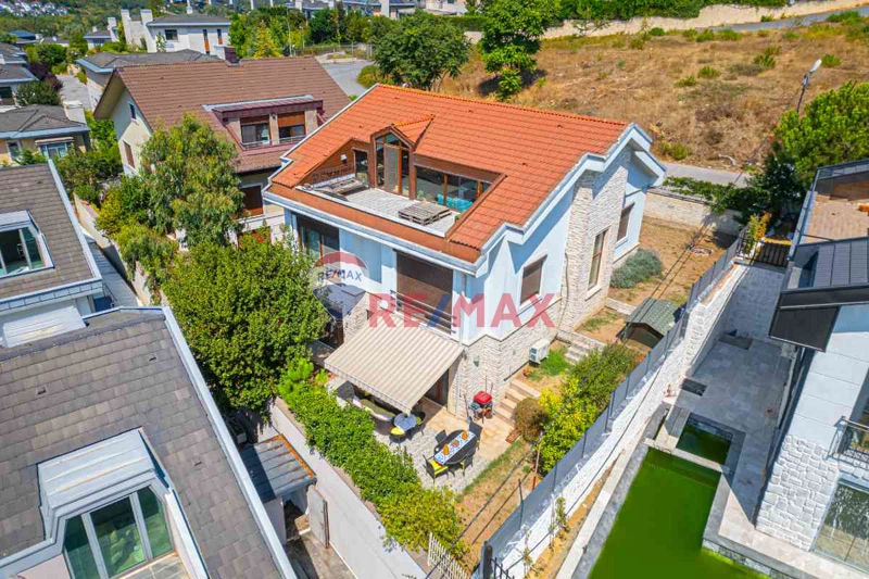 ZEKERIYAKÖY’DE ORMANADAYA KOMŞU MÜSTAKIL PARSEL IÇERISINDE SATILIK VILLA