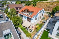 ZEKERIYAKÖY’DE ORMANADAYA KOMŞU MÜSTAKIL PARSEL IÇERISINDE SATILIK VILLA