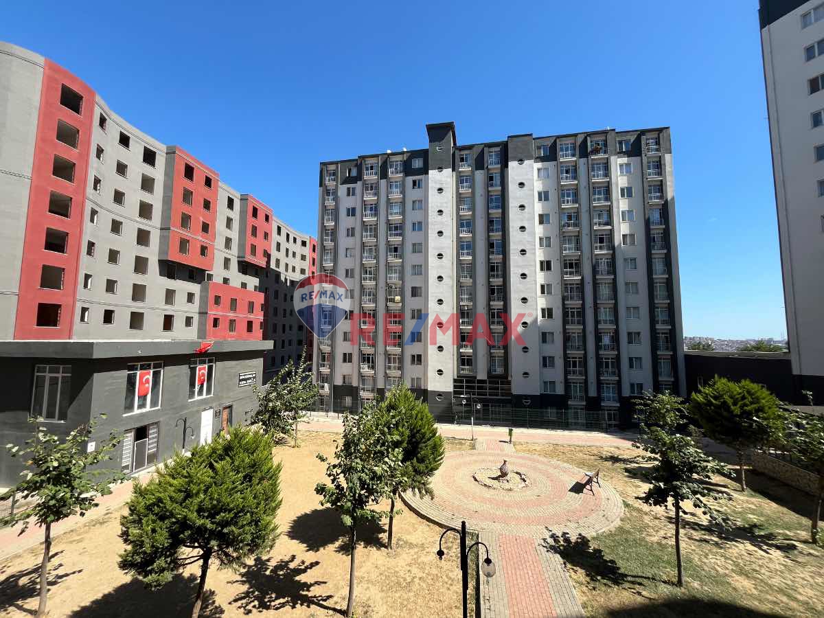 RÜYA KONAKLARI SİTESİ METROBÜSE YAKIN SİTE İÇERİSİNDE 1+1 GENİŞ SATILIK DAİRE