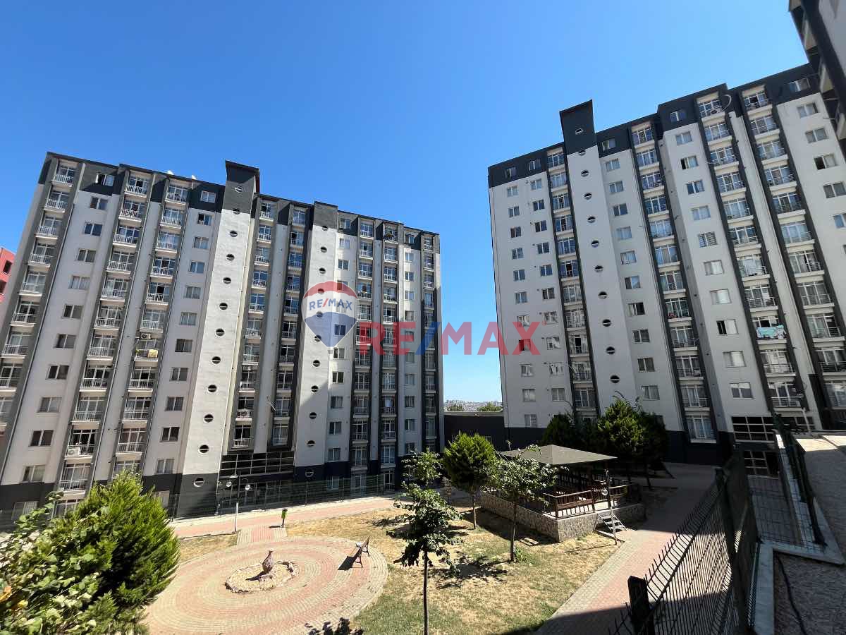 RÜYA KONAKLARI SİTESİ METROBÜSE YAKIN SİTE İÇERİSİNDE 1+1 GENİŞ SATILIK DAİRE