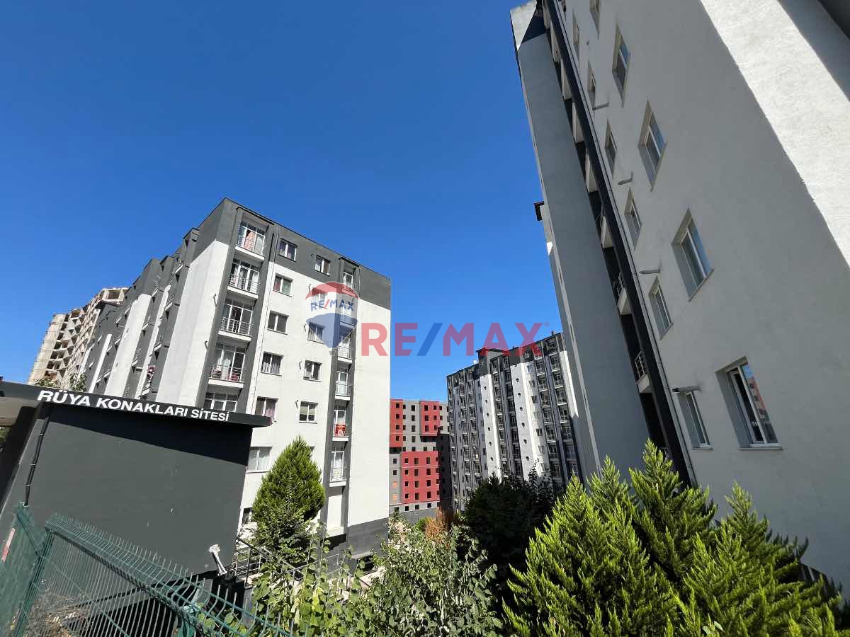 RÜYA KONAKLARI SİTESİ METROBÜSE YAKIN SİTE İÇERİSİNDE 1+1 GENİŞ SATILIK DAİRE