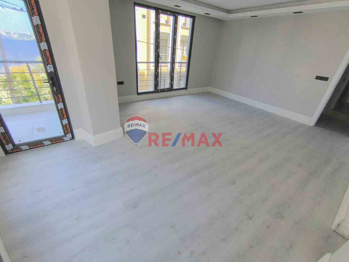 GÜMÜŞPALA'DA GÖL MANZARALI SATILIK 4+1 DAİRE