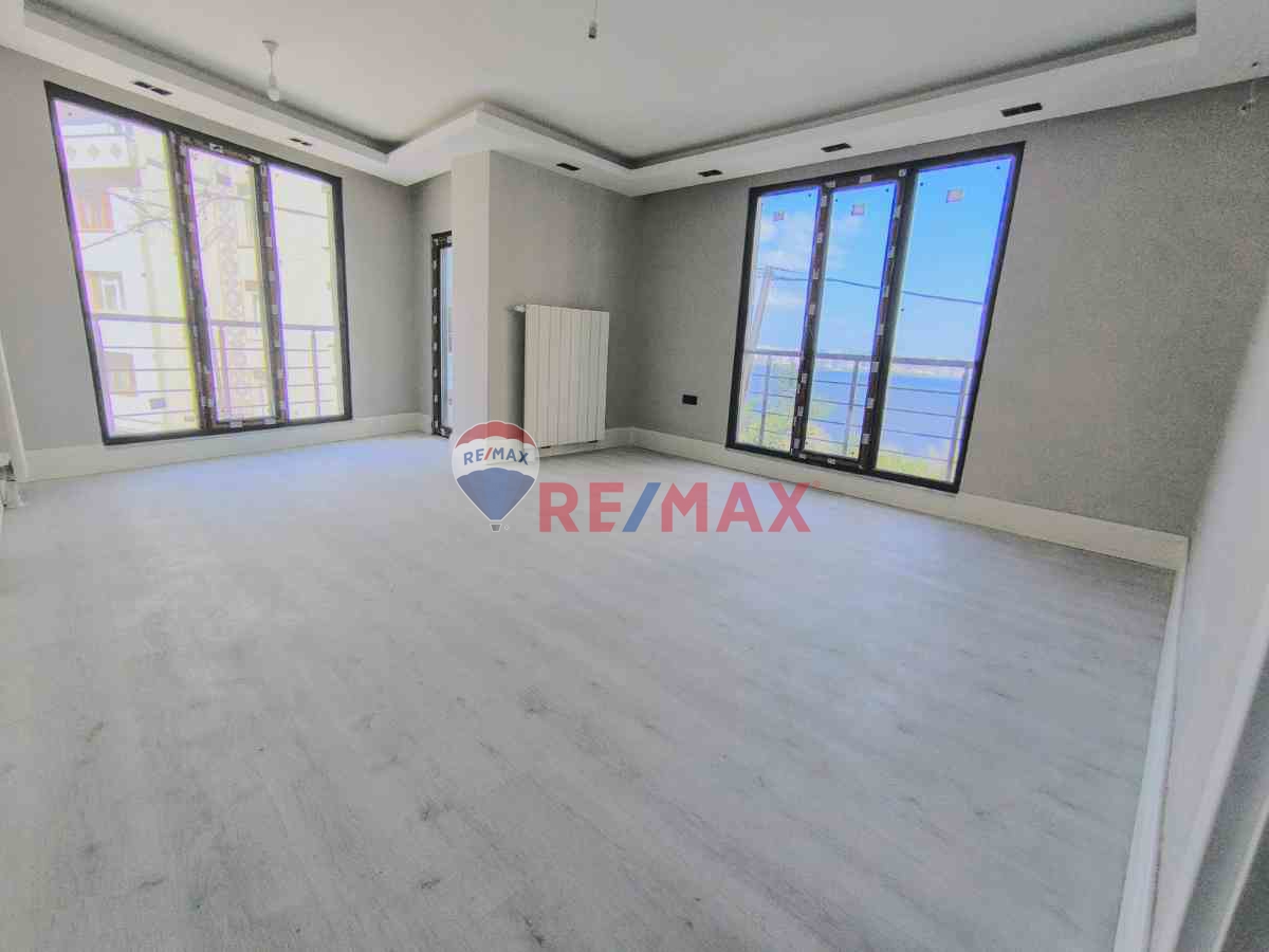 GÜMÜŞPALA'DA GÖL MANZARALI SATILIK 4+1 DAİRE