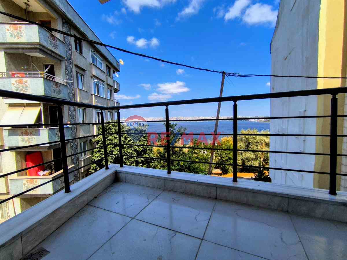 GÜMÜŞPALA'DA GÖL MANZARALI SATILIK 4+1 DAİRE