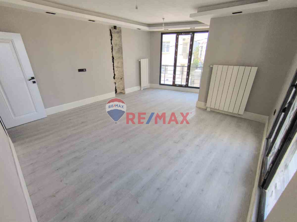 GÜMÜŞPALA'DA GÖL MANZARALI SATILIK 4+1 DAİRE