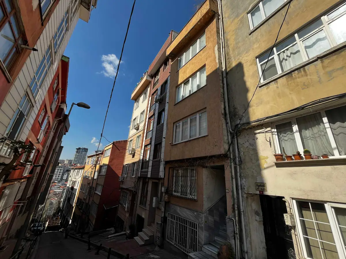 BEŞİKTAŞ ABBASAĞA’DA SATILIK 5 KATLI BİNA