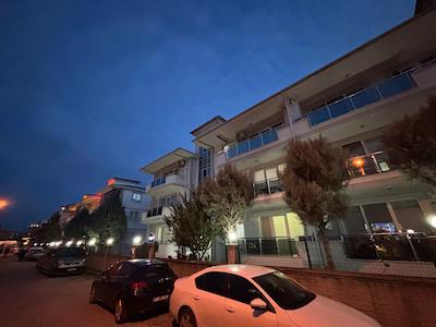 KARTEPE ATAEVLER’DE 2 + 1 DAİRE