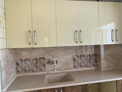 REMAX BEYAZ SELİMİYE MAHALLESİNDE 3+1 KİRALIK DAİRE – ALTIPARMAK’A YÜRÜME MESAFESİNDE