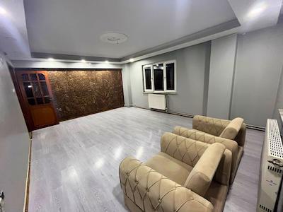 REMAX BEYAZ SELİMİYE MAHALLESİNDE 3+1 KİRALIK DAİRE – ALTIPARMAK’A YÜRÜME MESAFESİNDE