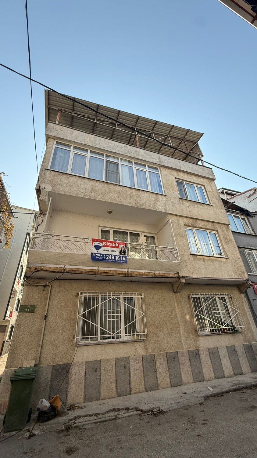 İSTİKLAL MAHALLLESİNDE 2.,5+1 KİRALIK DAİRE 