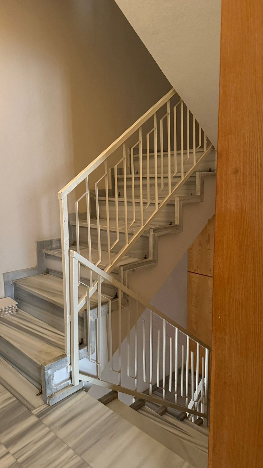 İSTİKLAL MAHALLLESİNDE 2.,5+1 KİRALIK DAİRE 