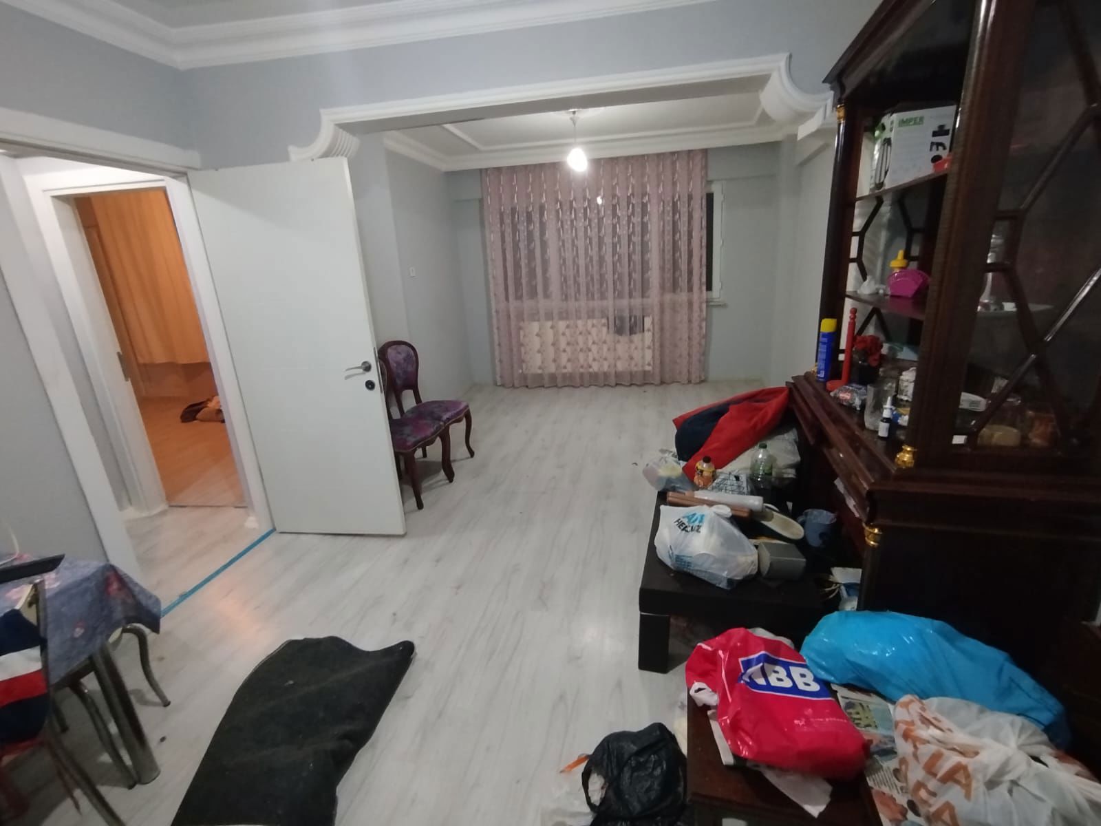 MERKEZI KONUMDA, İÇI YAPILI 2+1 KIRALIK DAIRE!