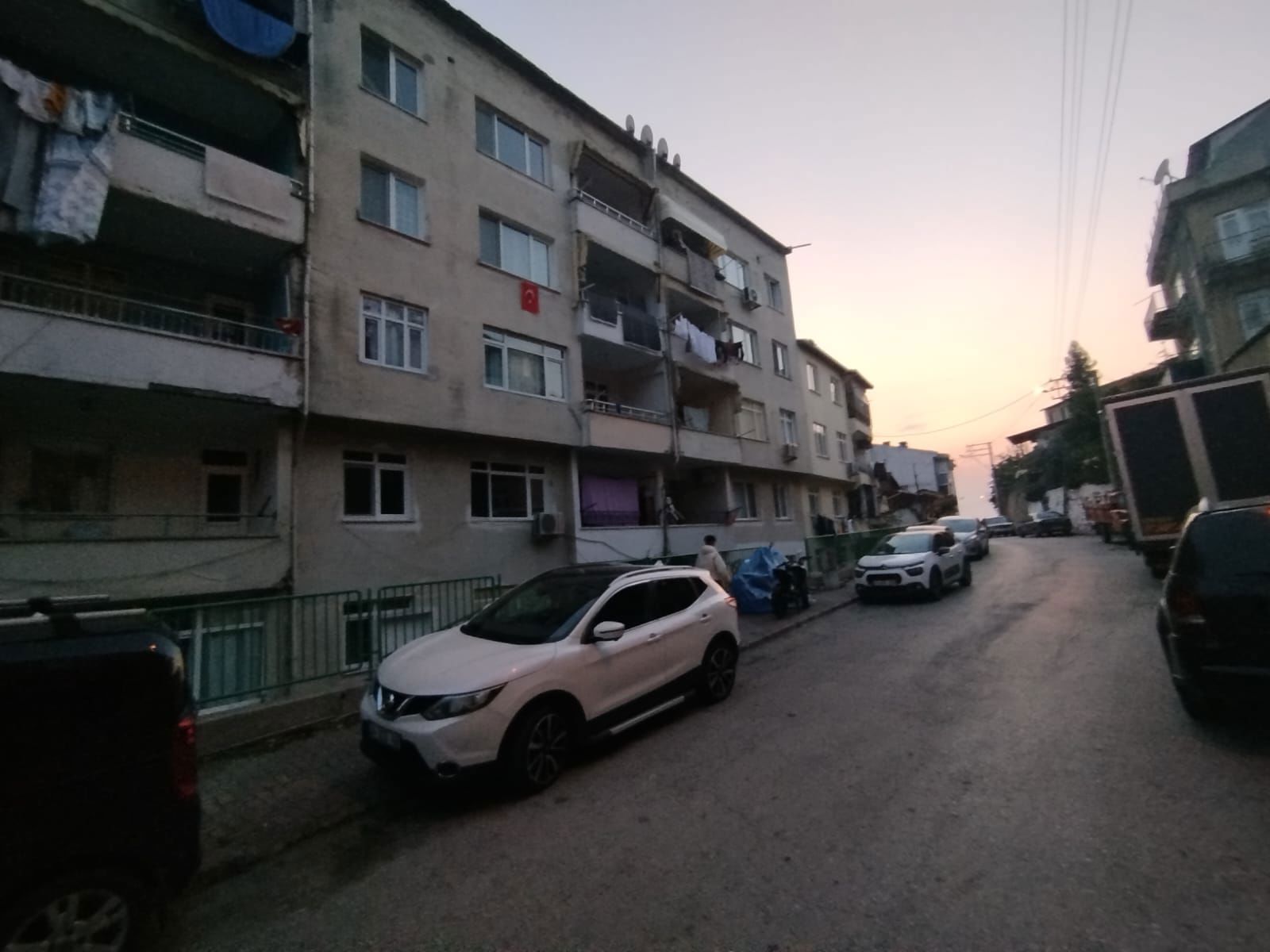 MERKEZI KONUMDA, İÇI YAPILI 2+1 KIRALIK DAIRE!