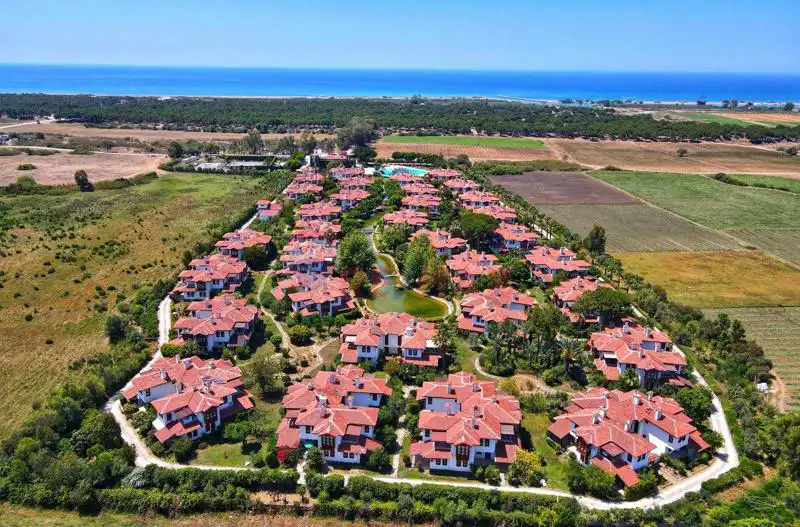 MANAVGAT BIZIMKÖY TATIL SITESINDE SATILIK MUHTEŞEM BIR YAZLIK