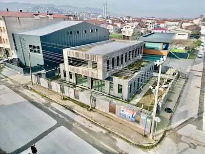 GÖLCÜK FORD KARŞISINDA SATILIK 284M² TICARI İŞYERI (OFIS/DEPO)