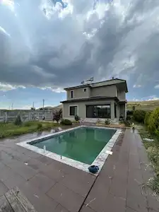 AFYON’DA HAVUZLU LÜKS VİLLA 600 M² ARSA • 4,5+1 •