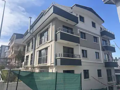 KONUTKENTDE EŞYALI KİRACISIZ KORU METROYA YAKIN SATILIK DAİRE