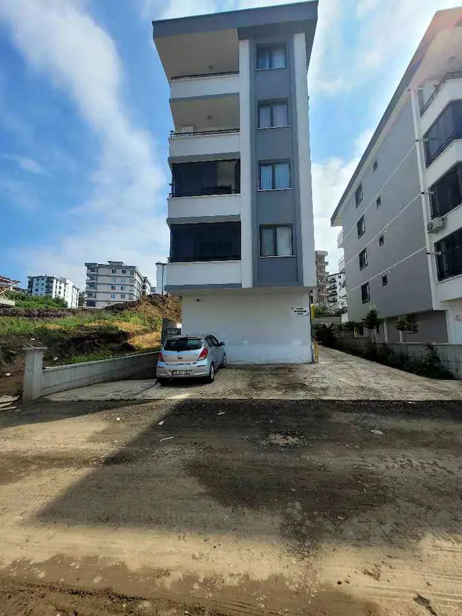 KÖRFEZDE TRAMVAYA YAKIN SATILIK 2+1 DAİRE