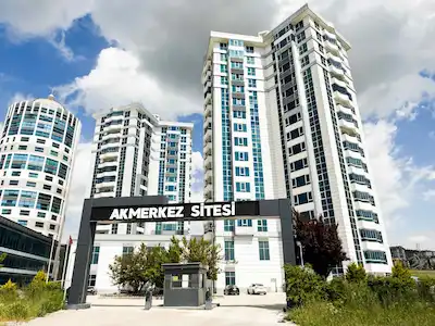 ESKİŞEHİR YOLU ÜZERİ AKMERKEZ İŞ MERKEZİNDE SATILIK 60 M2 DÜKKAN
