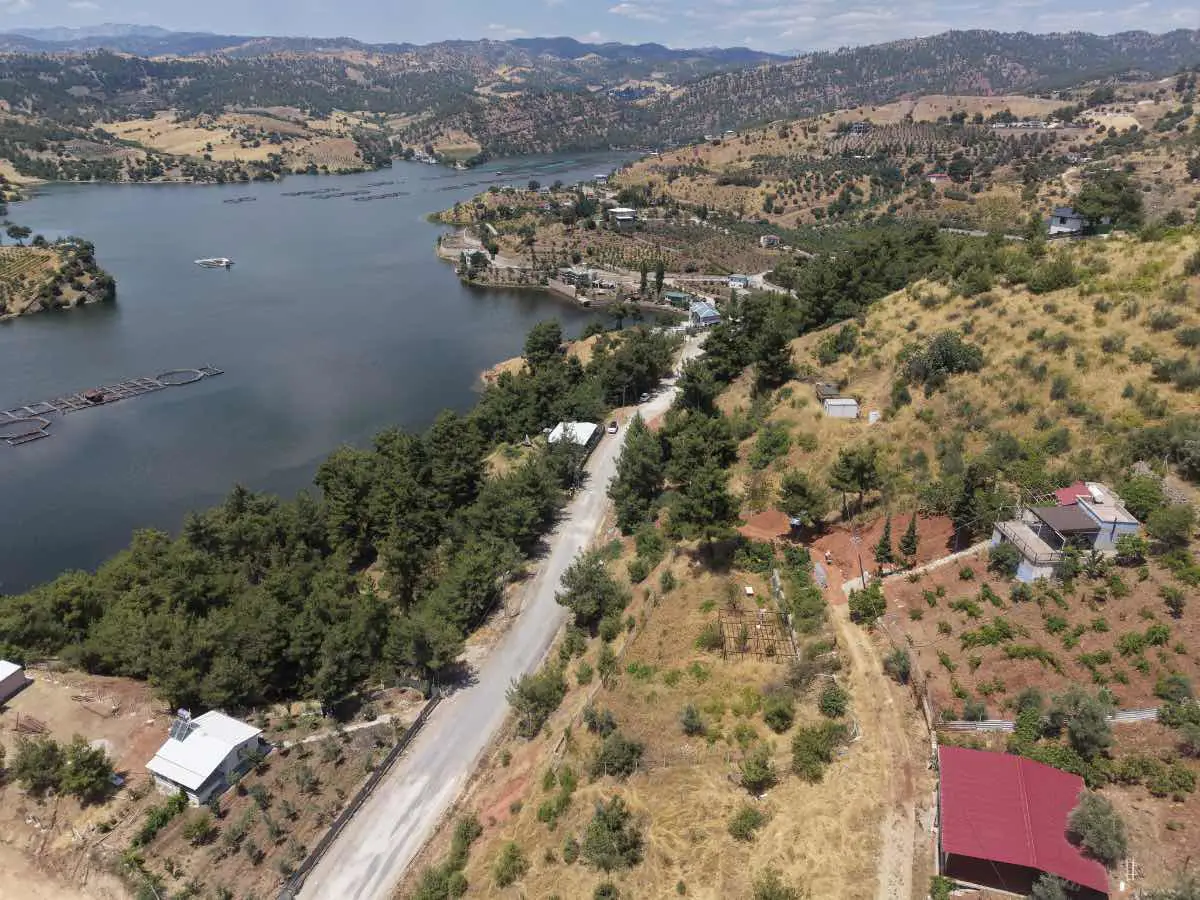 RE/MAX EDE'DEN KLAVUZLU MEVKİİ'NDE EŞSİZ MANZARALI SATILIK BAĞ