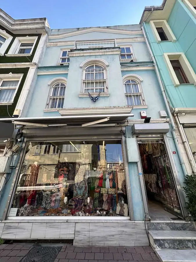 VEFA’DA SATILIK KOMPLE BİNA