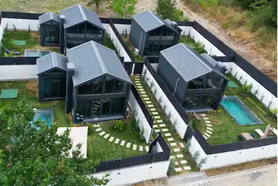 SAPANCA'DA ARSASI İLE SATILIK LÜKS BUNGALOV TESİS