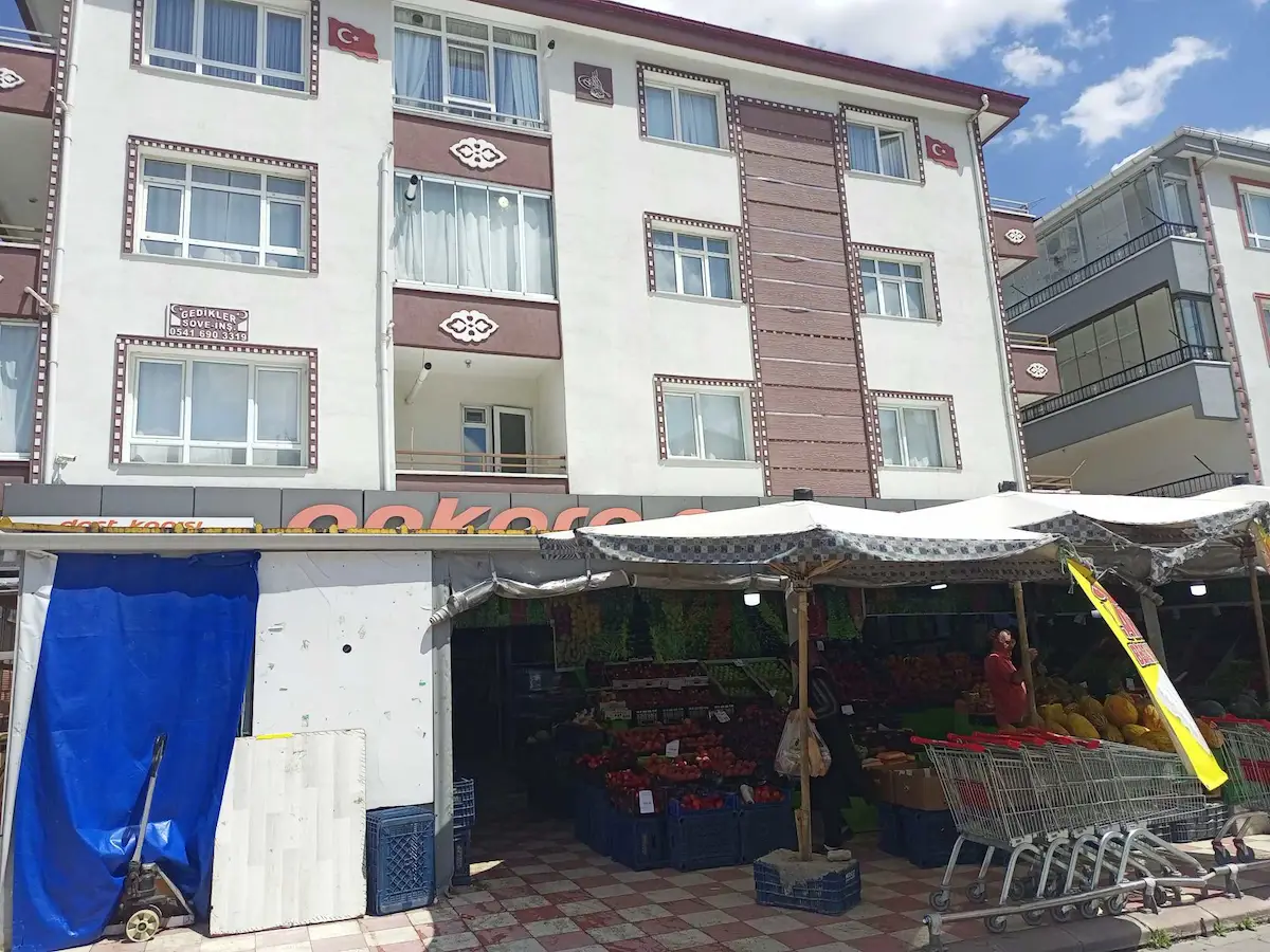 UFUKTEPE  OSMANGAZİ CADDE ÜZERI  3+1  YAPILI 
