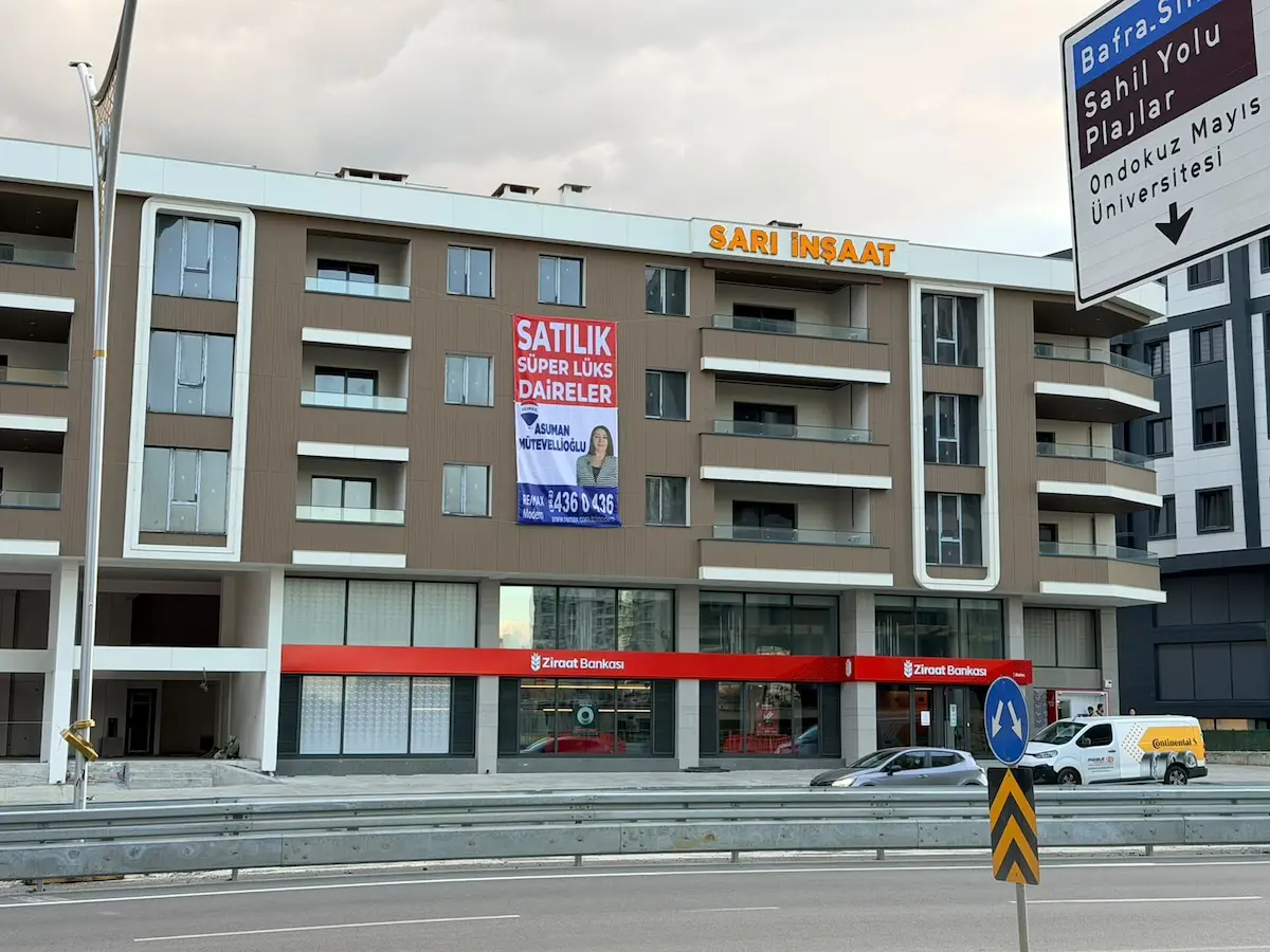 RECEP TAYYIP ERDOĞAN BULVARI’NDA YENI AVM’YE CEPHE BİNADA SATILIK  3 + 1 DAIRE